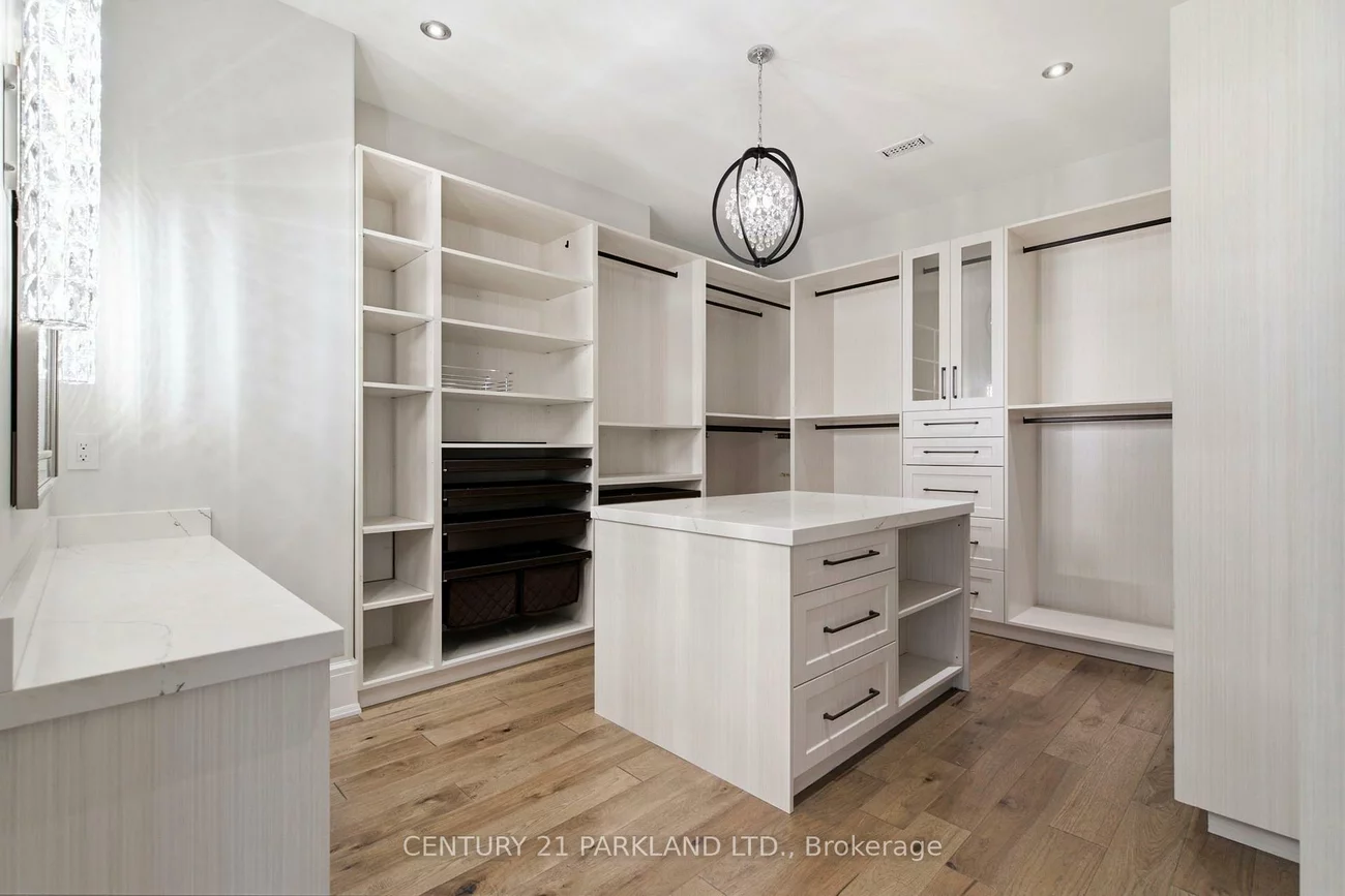 12, Hollywood, Nobleton, King