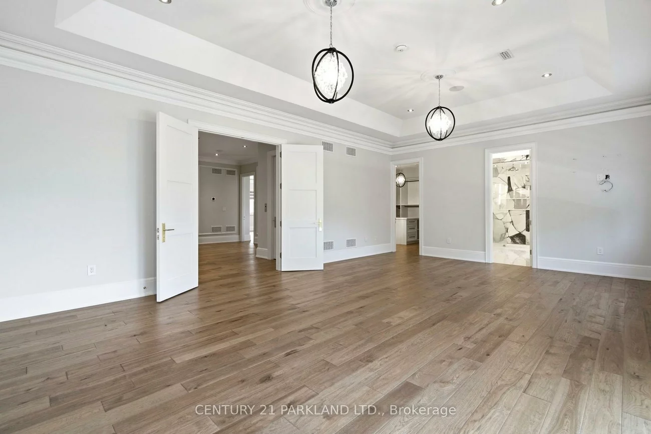 12, Hollywood, Nobleton, King