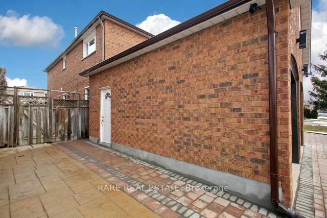 22, Hillcroft, Milliken Mills East, Markham
