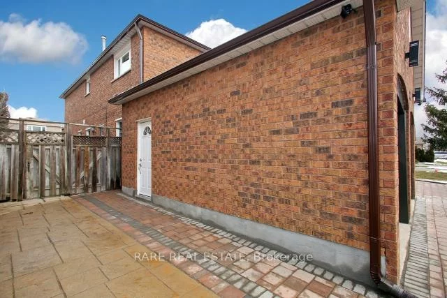 22, Hillcroft, Milliken Mills East, Markham