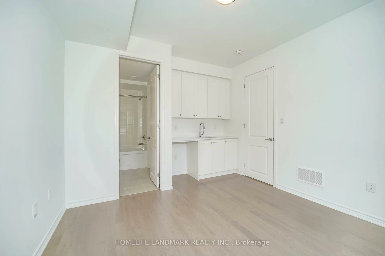 5, Wisla, Victoria Square, Markham
