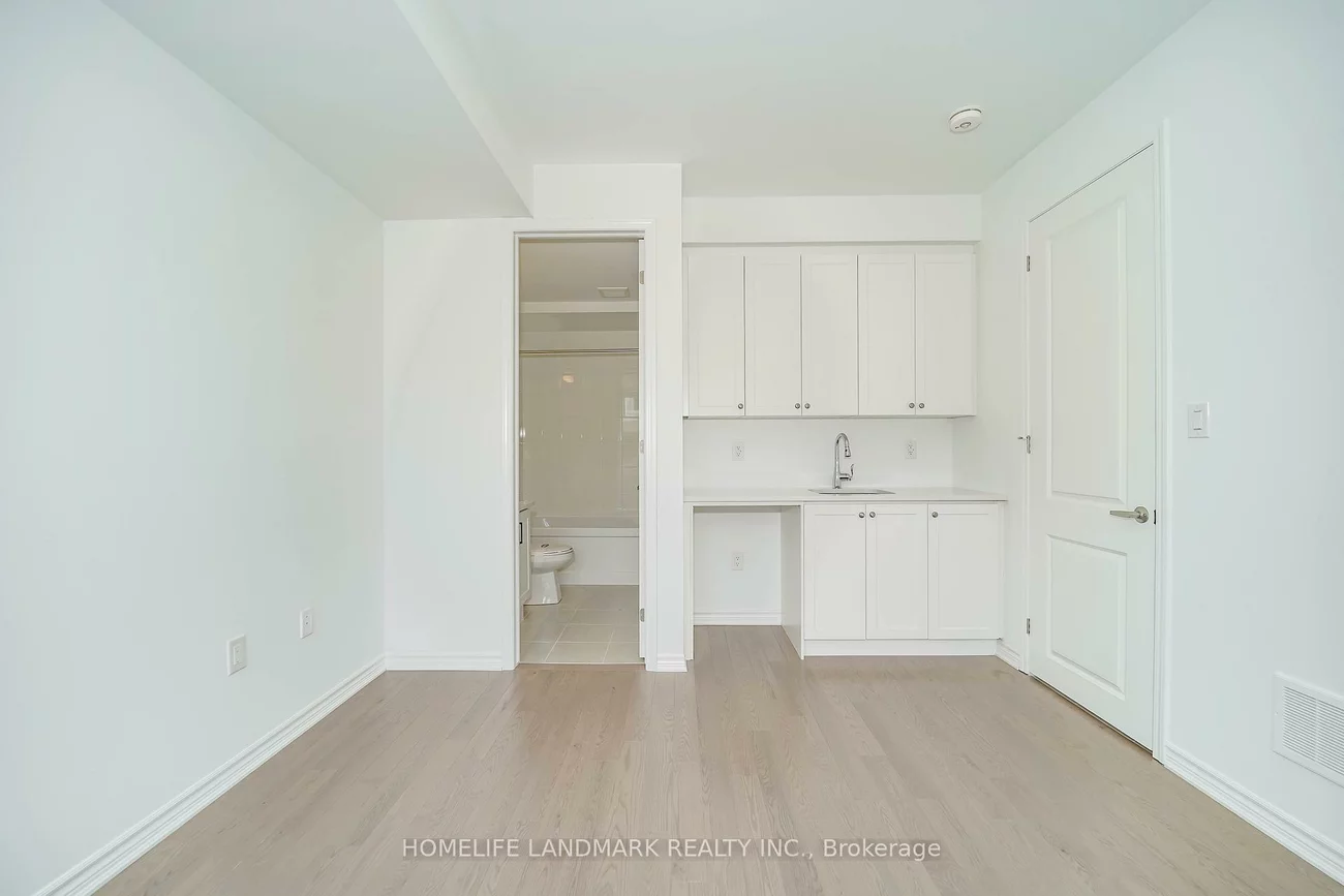 5, Wisla, Victoria Square, Markham