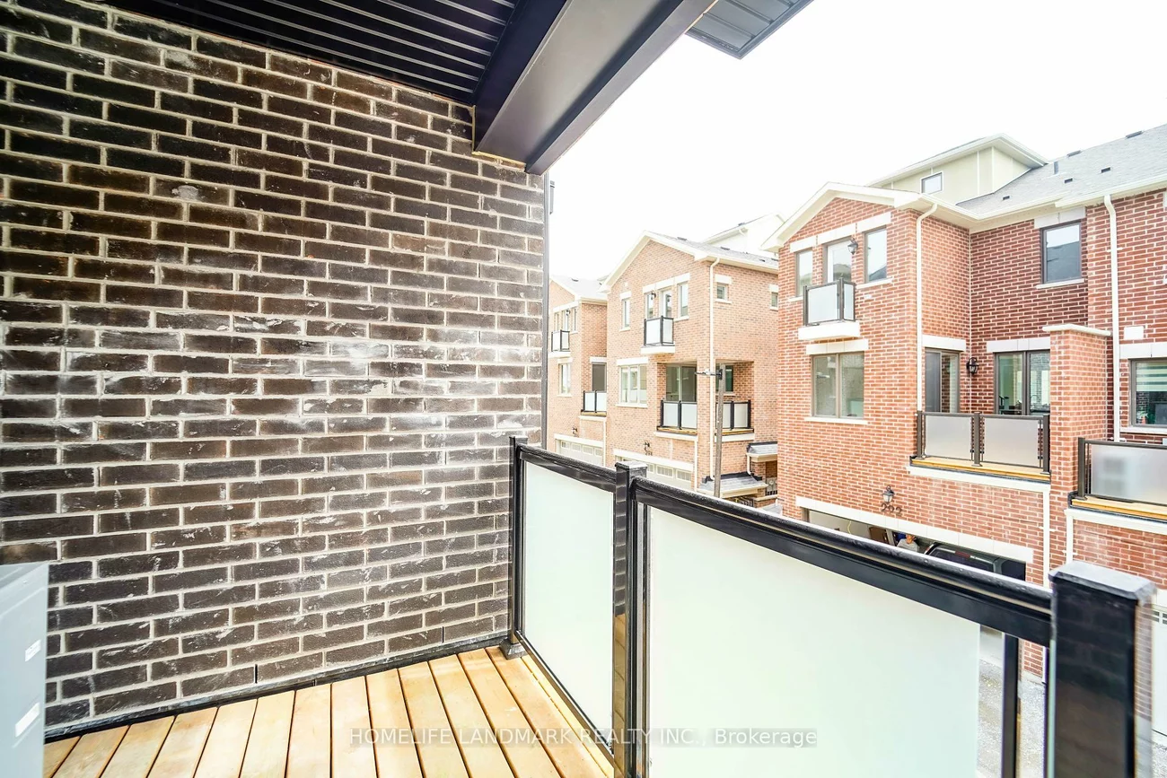 5, Wisla, Victoria Square, Markham