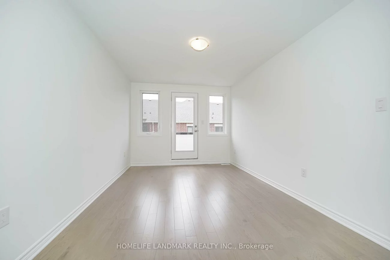 5, Wisla, Victoria Square, Markham