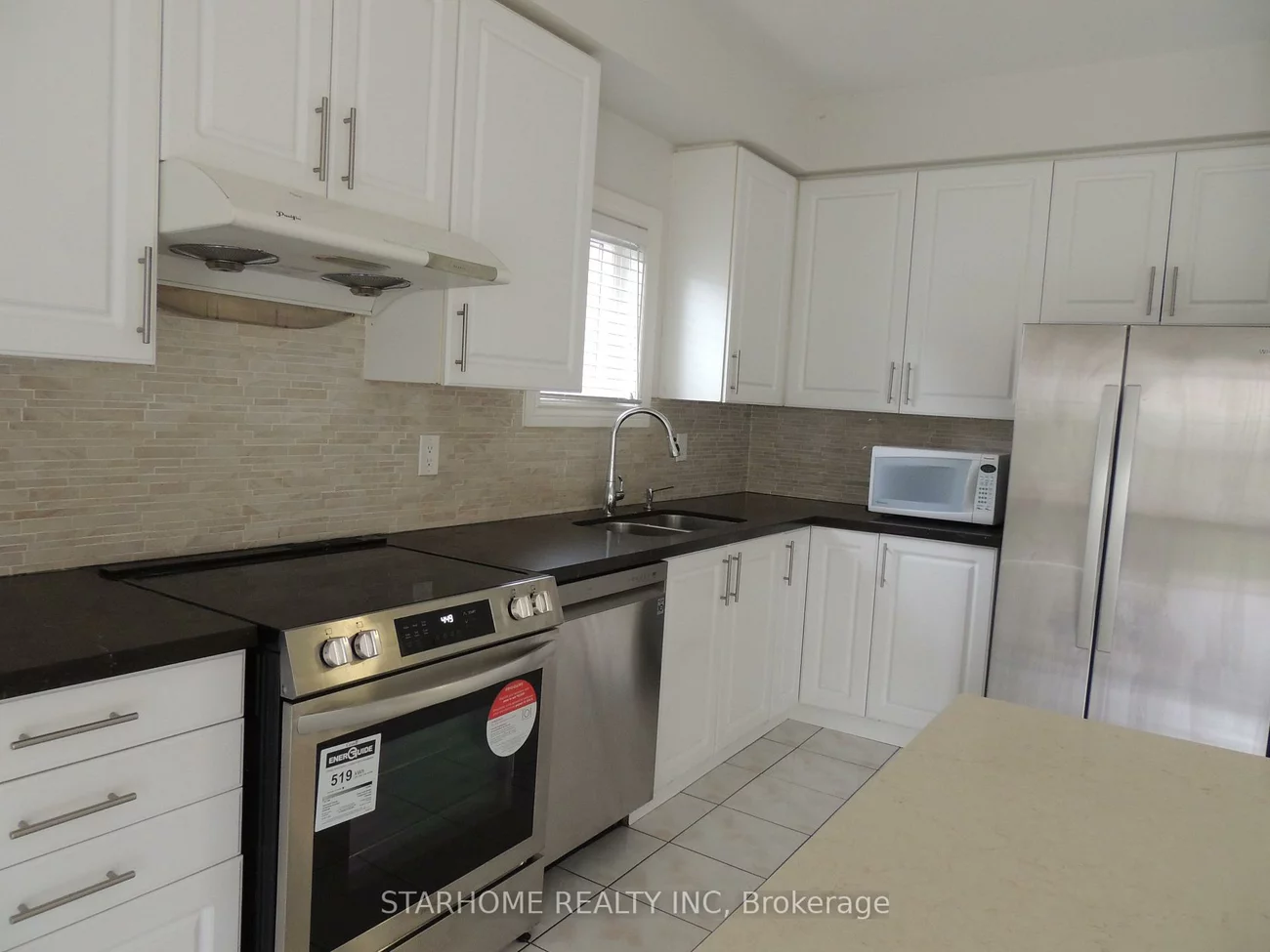 32, Hunters Corners, Berczy, Markham