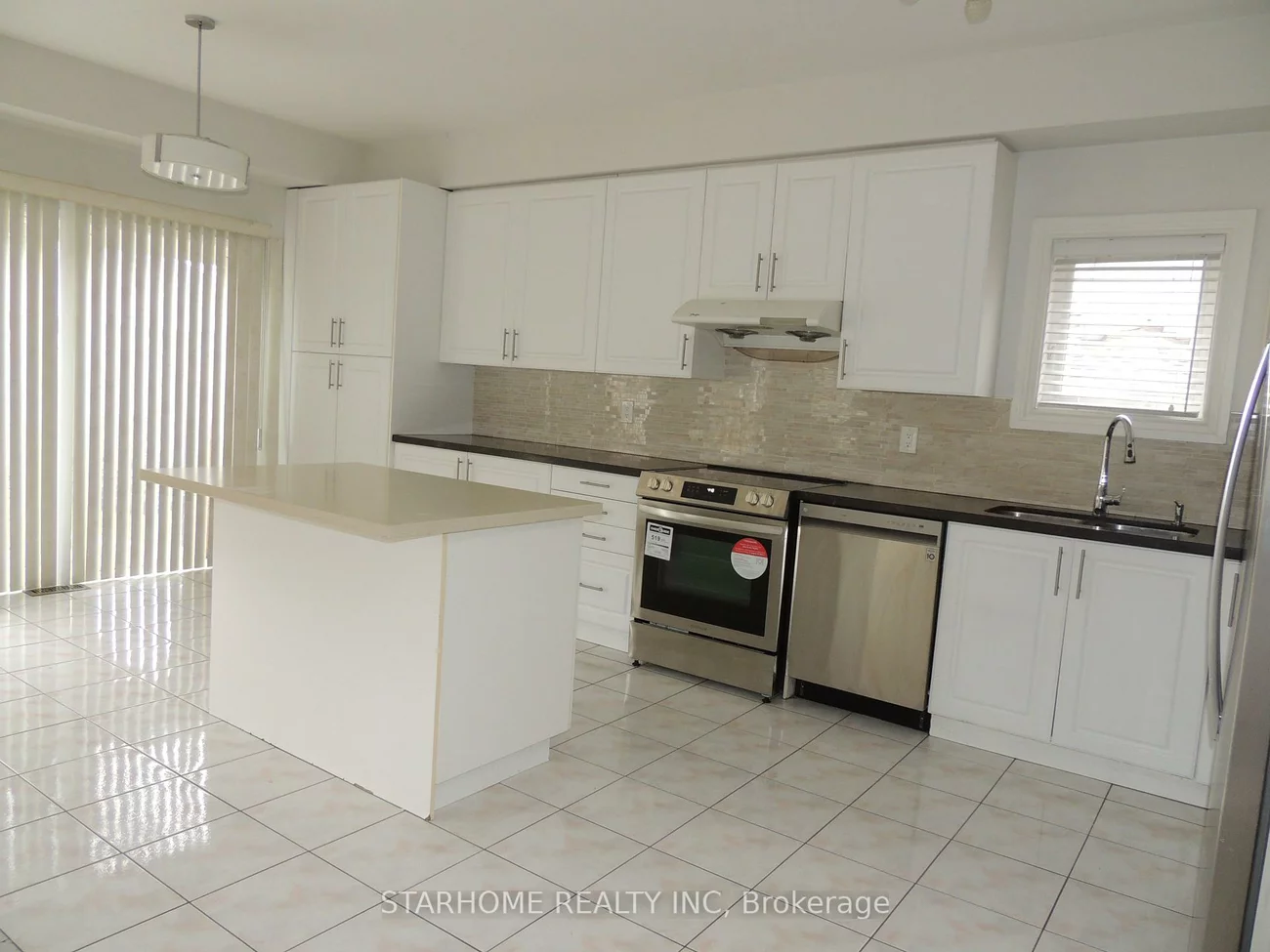 32, Hunters Corners, Berczy, Markham