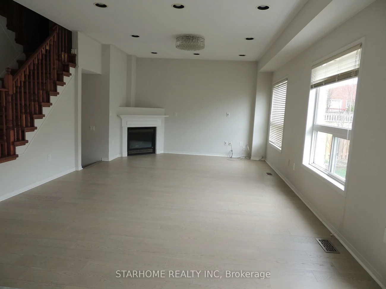 32, Hunters Corners, Berczy, Markham