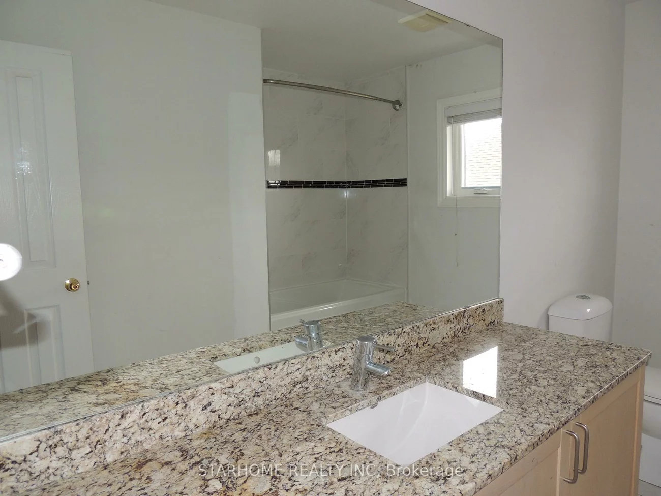 32, Hunters Corners, Berczy, Markham