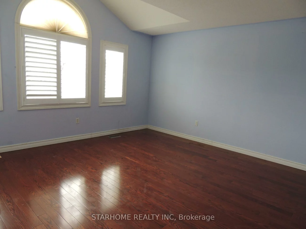 32, Hunters Corners, Berczy, Markham