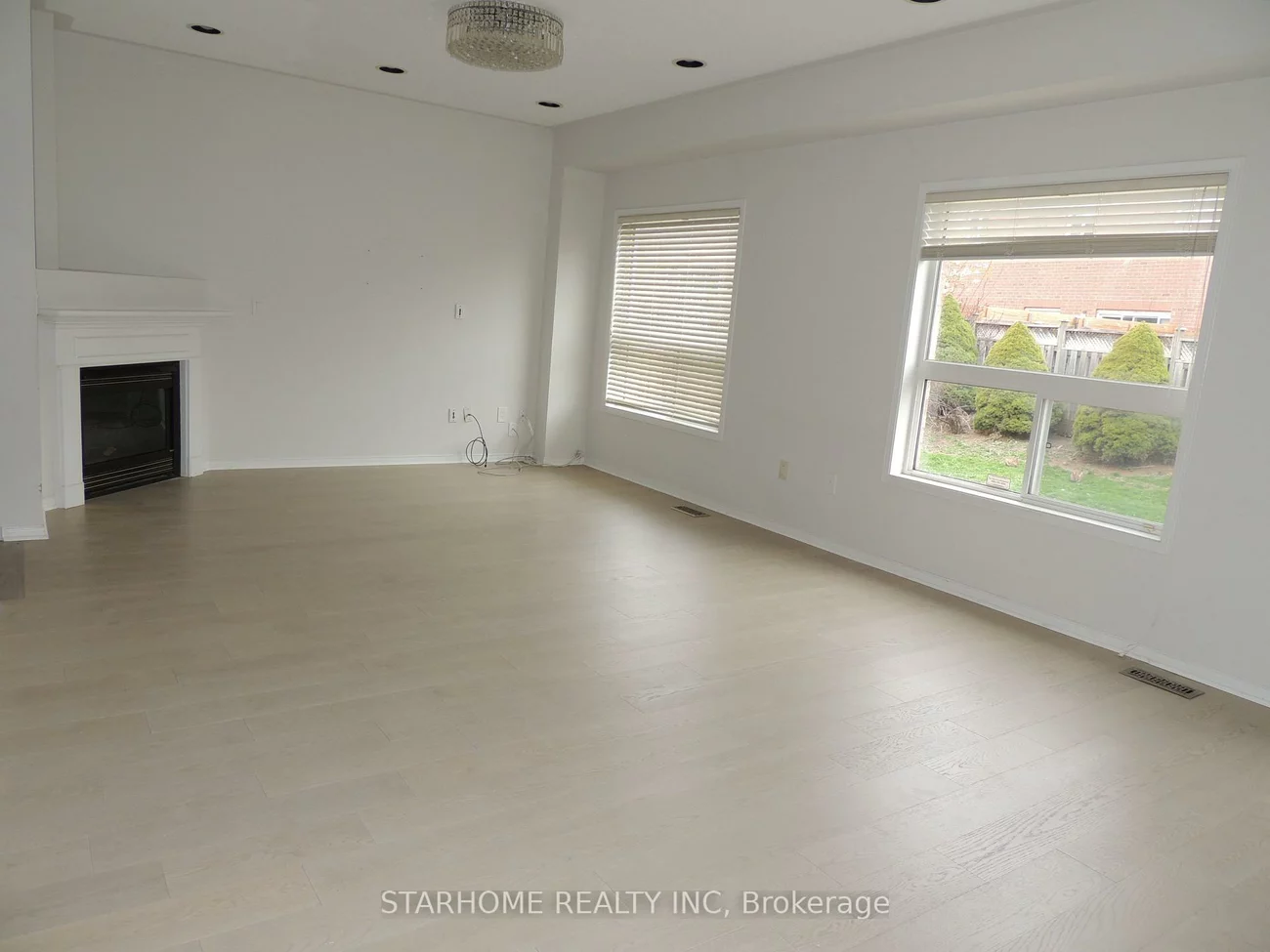 32, Hunters Corners, Berczy, Markham