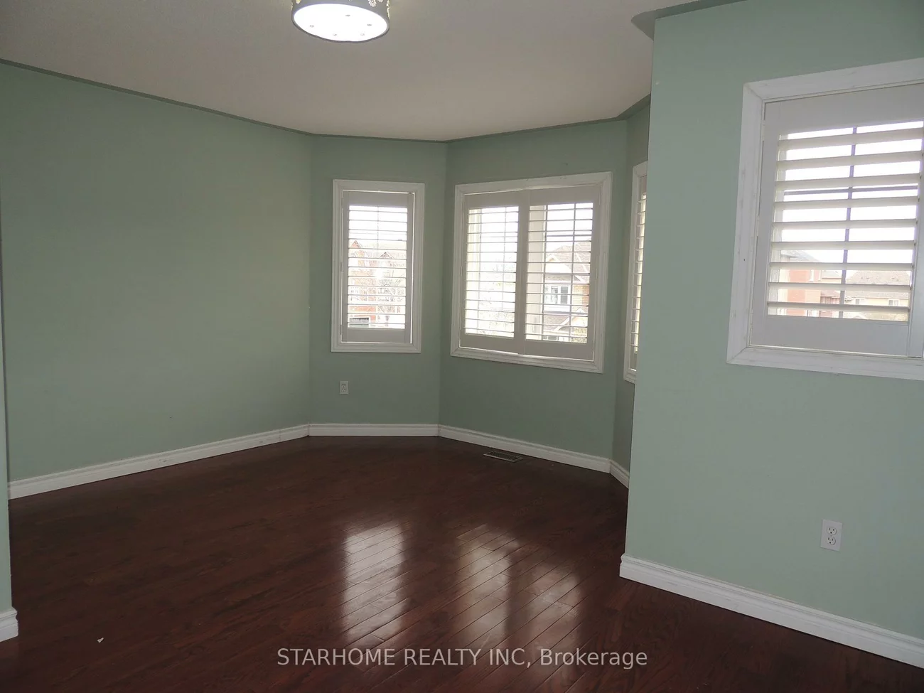 32, Hunters Corners, Berczy, Markham
