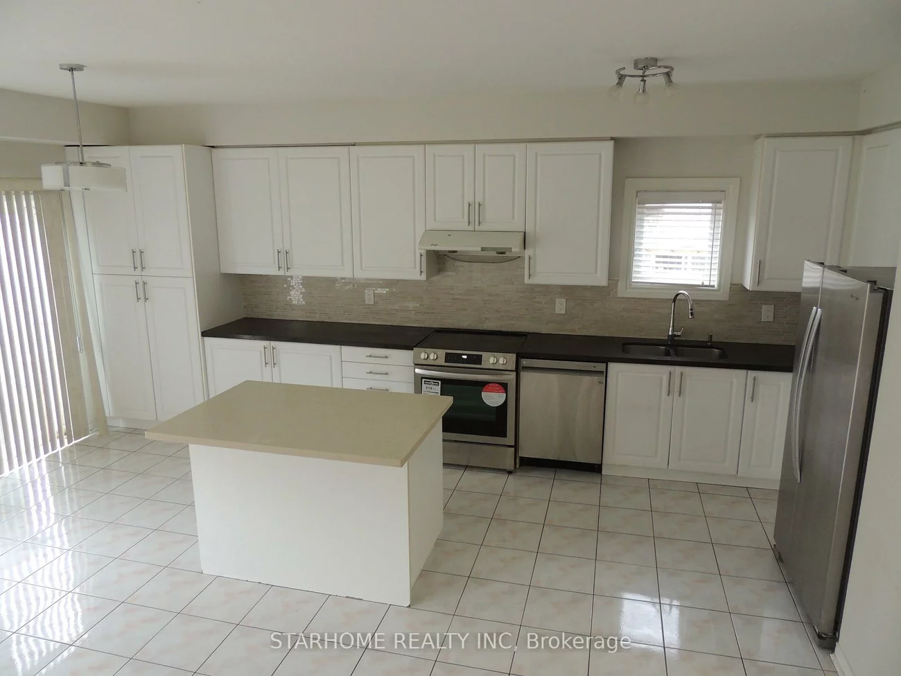32, Hunters Corners, Berczy, Markham