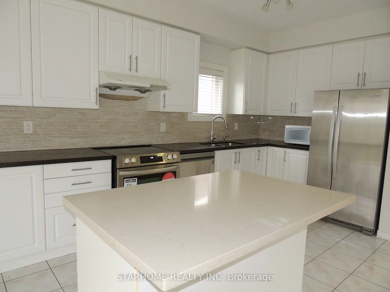 32, Hunters Corners, Berczy, Markham