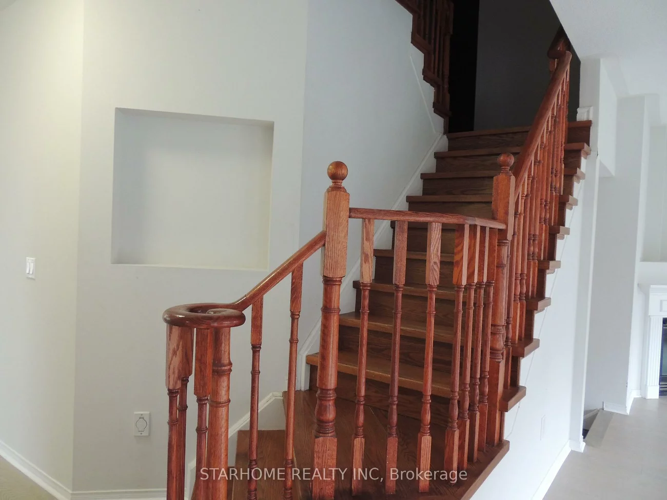 32, Hunters Corners, Berczy, Markham