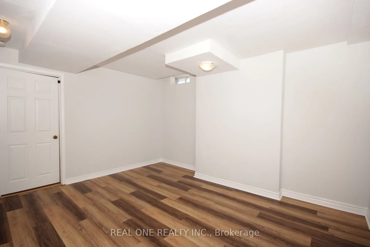 52, Russell Hill, Berczy, Markham