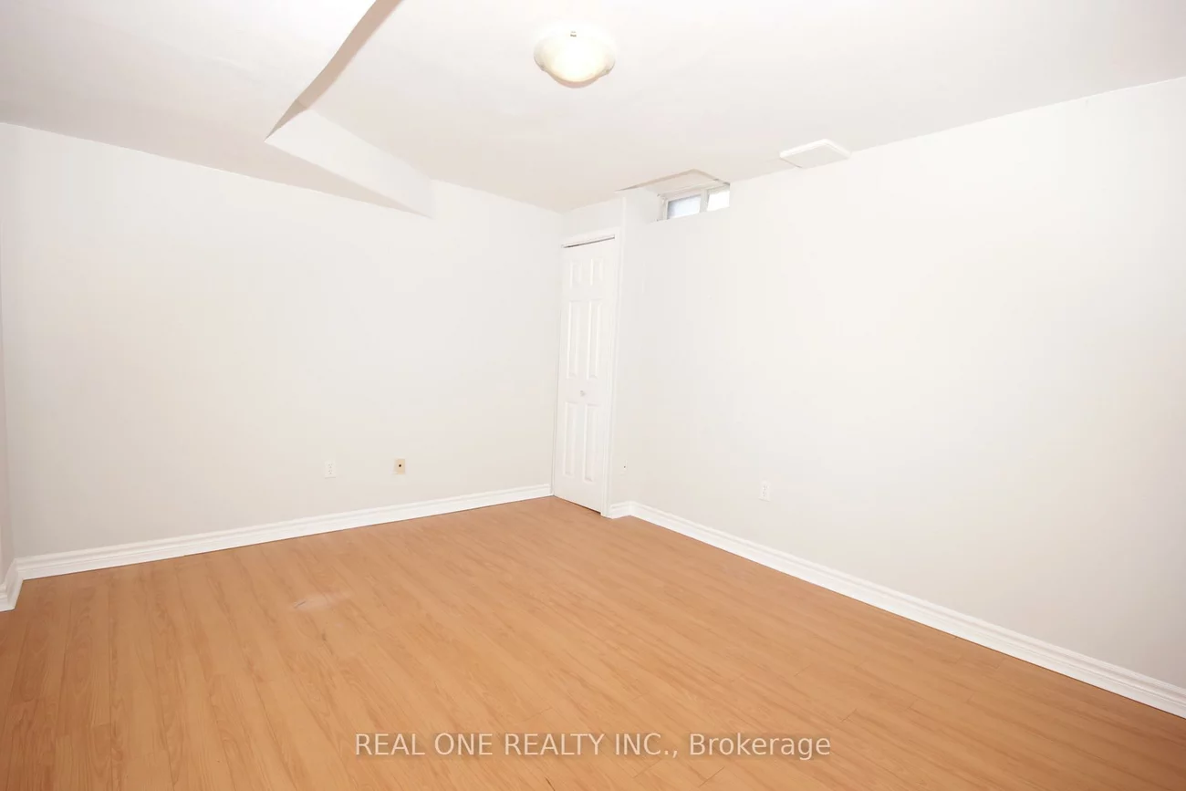 52, Russell Hill, Berczy, Markham
