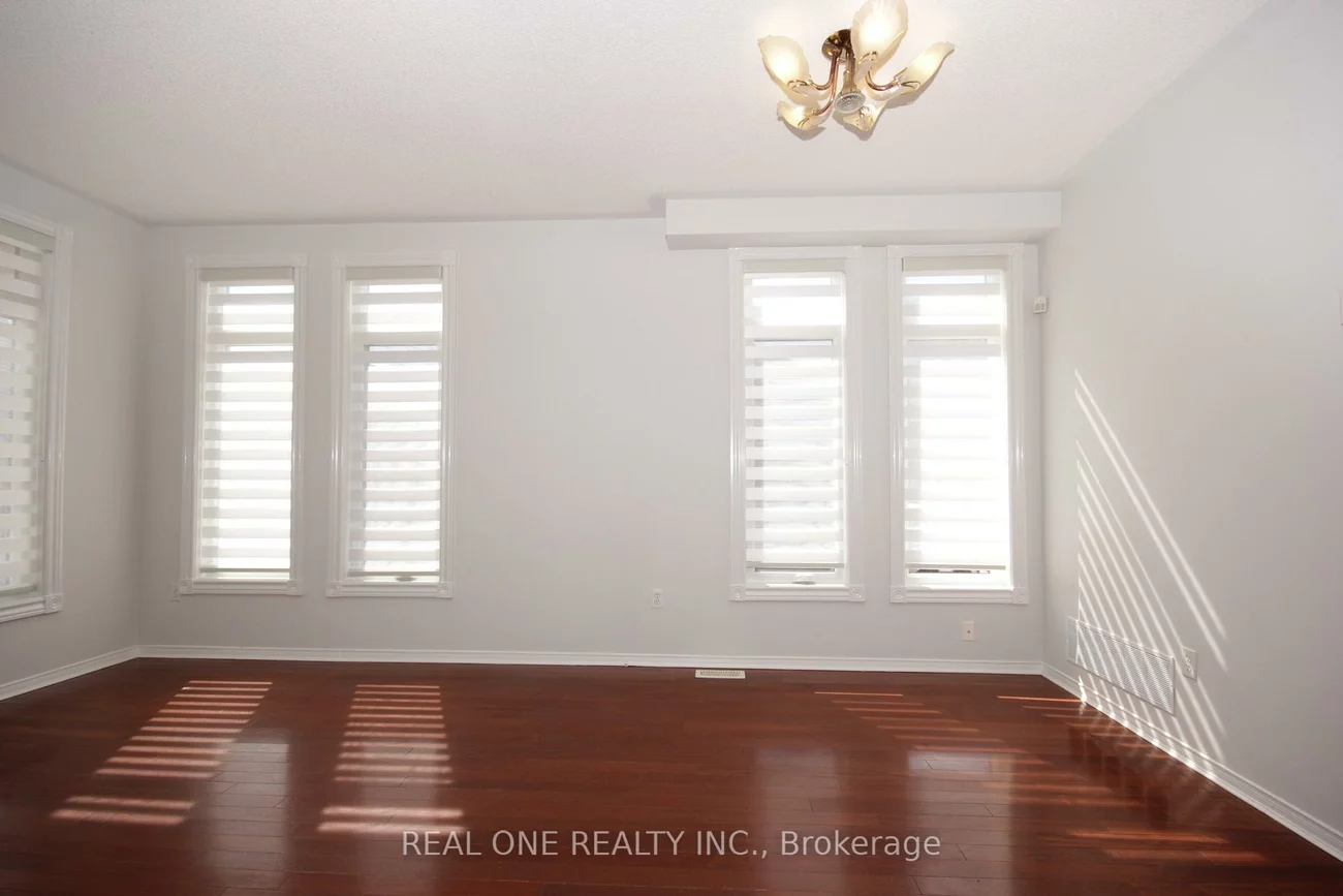 52, Russell Hill, Berczy, Markham