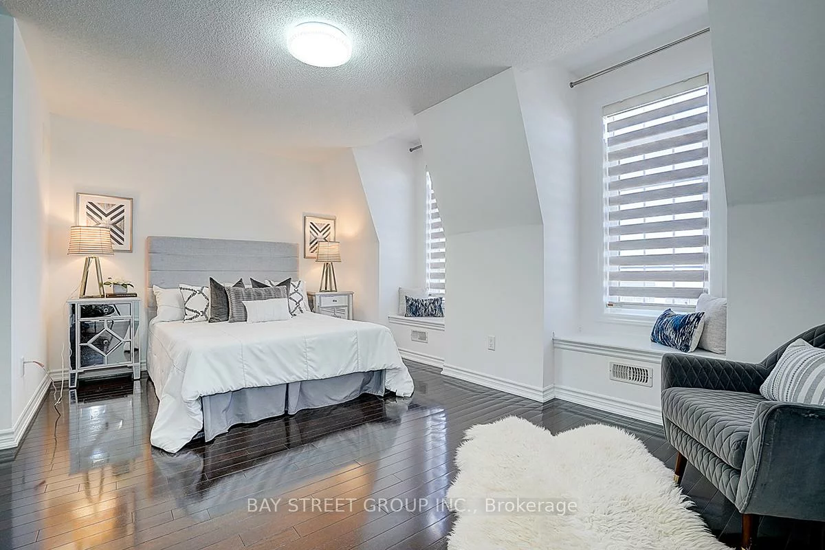 10981, Woodbine, Victoria Square, Markham