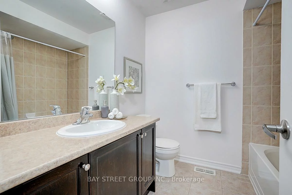 10981, Woodbine, Victoria Square, Markham