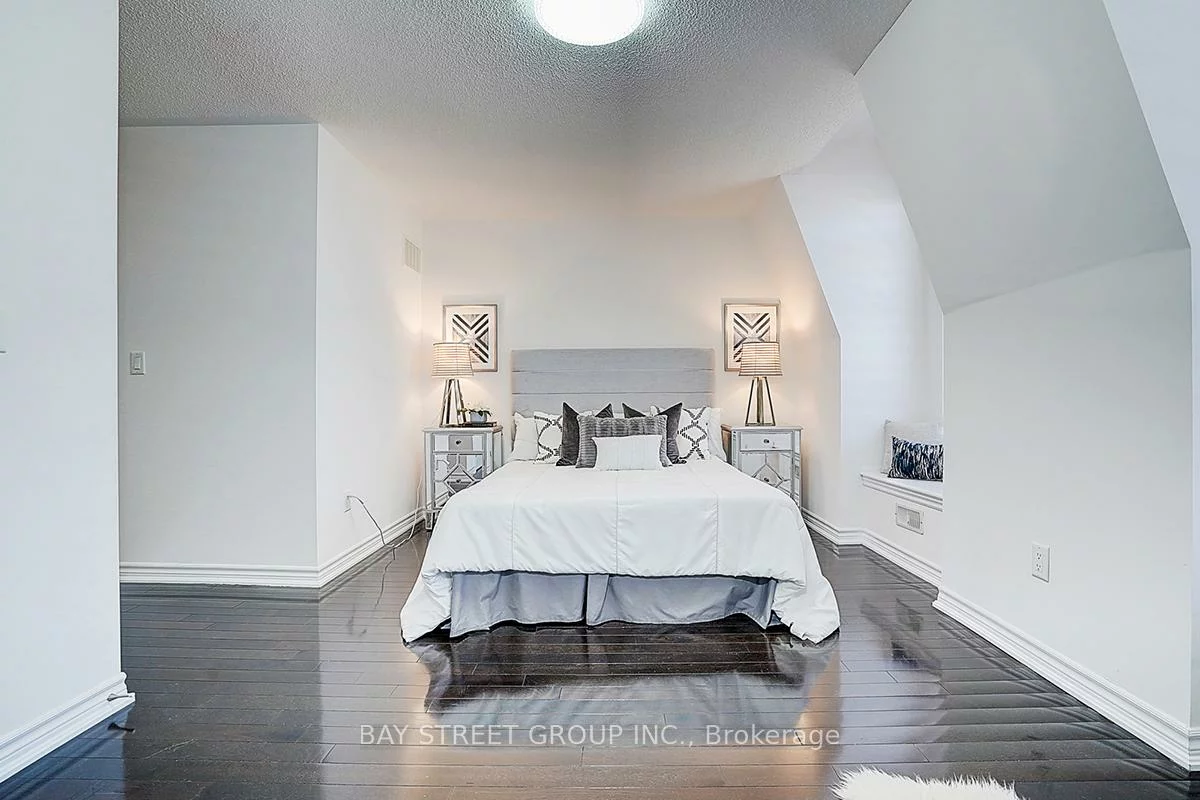 10981, Woodbine, Victoria Square, Markham