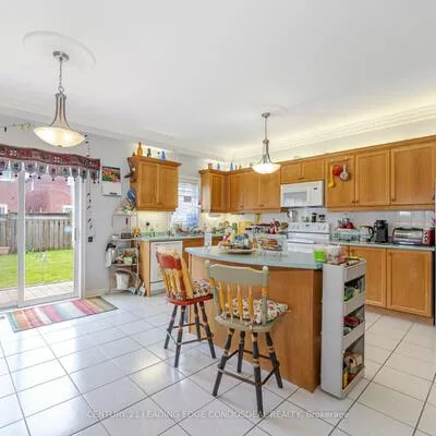 585, Highglen, Middlefield, Markham