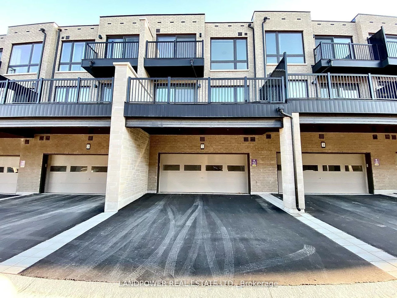 22, Rumney, Victoria Square, Markham