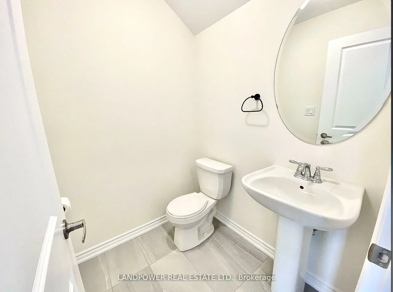 22, Rumney, Victoria Square, Markham