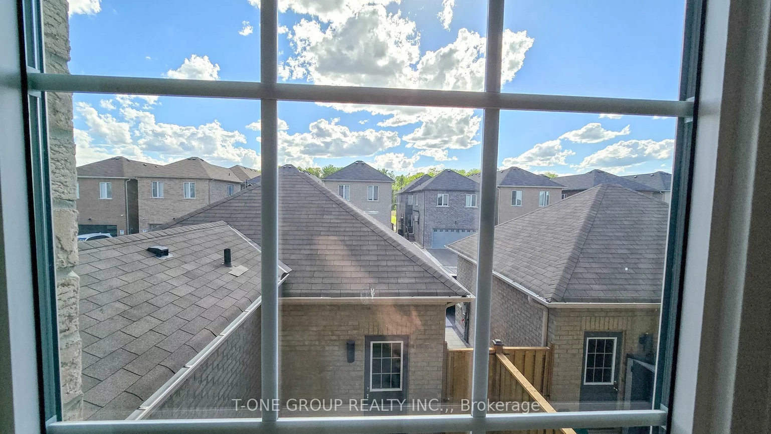 32, Harvest Field, Cornell, Markham