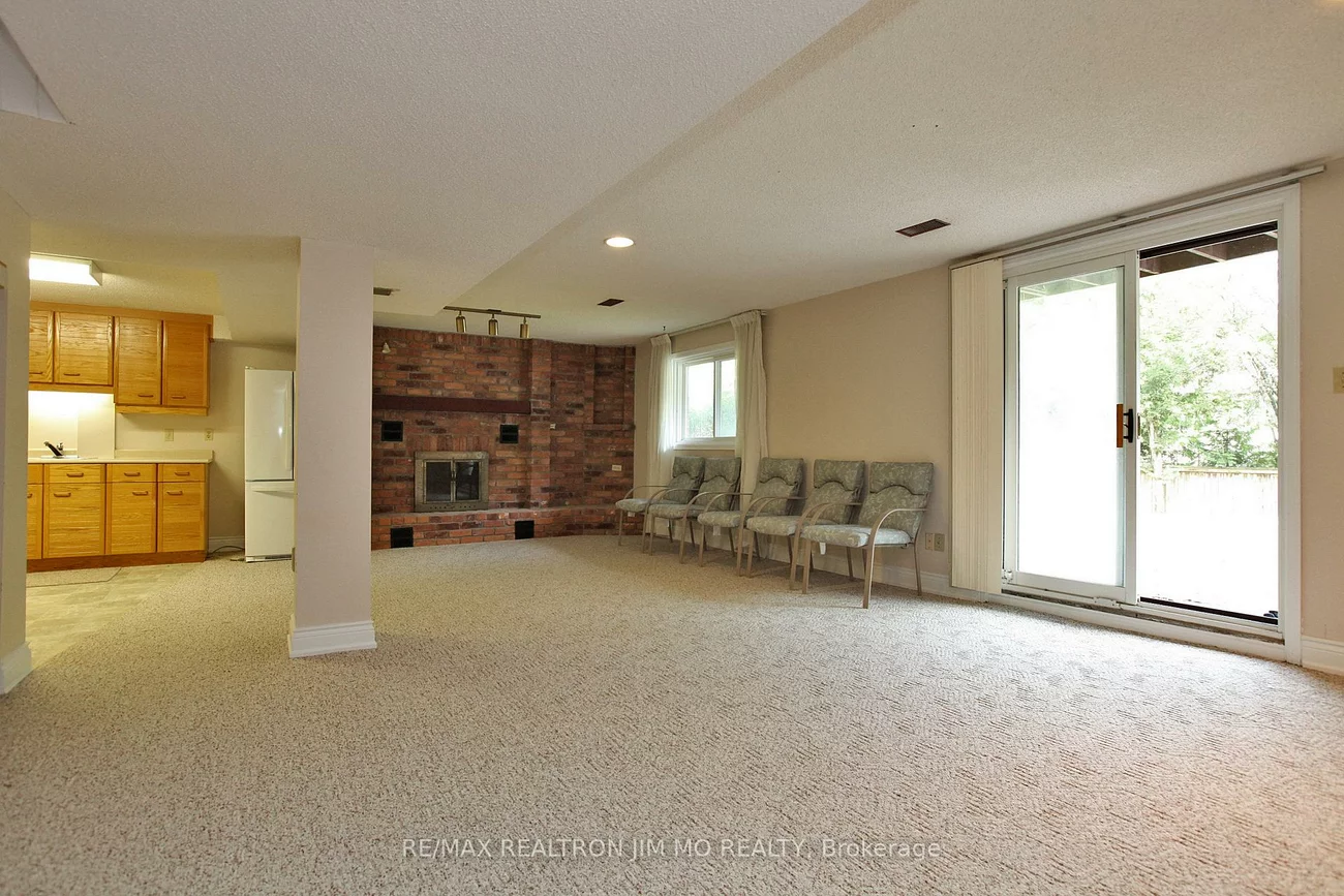 102, Briarwood, Unionville, Markham