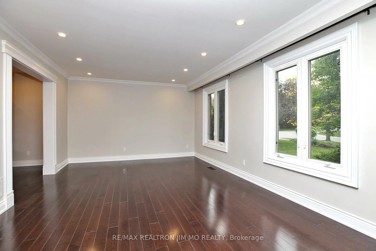 102, Briarwood, Unionville, Markham