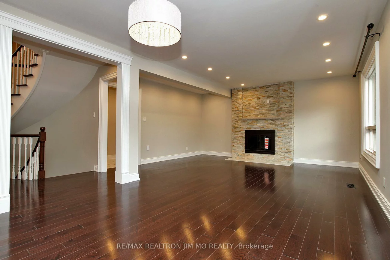 102, Briarwood, Unionville, Markham