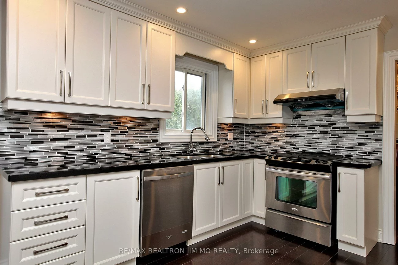 102, Briarwood, Unionville, Markham