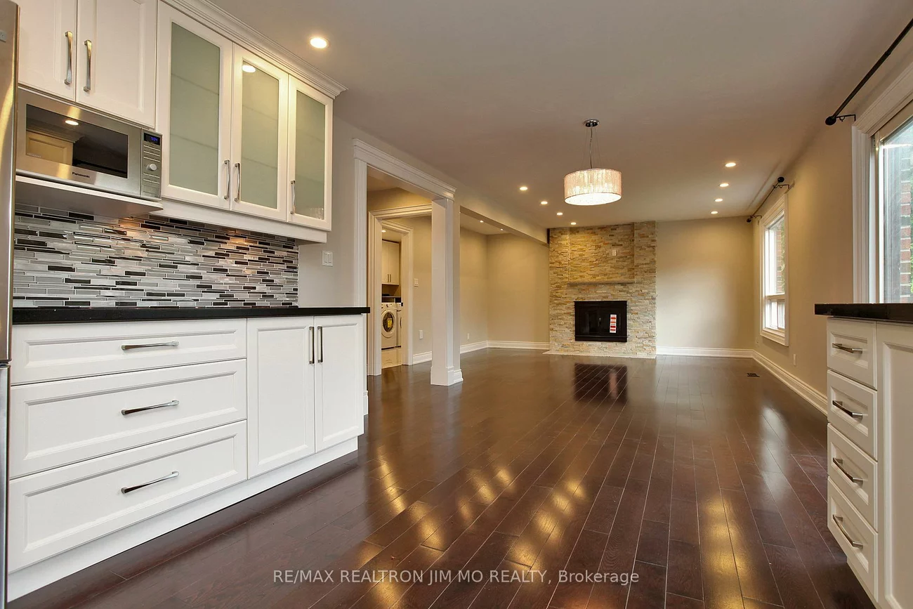 102, Briarwood, Unionville, Markham
