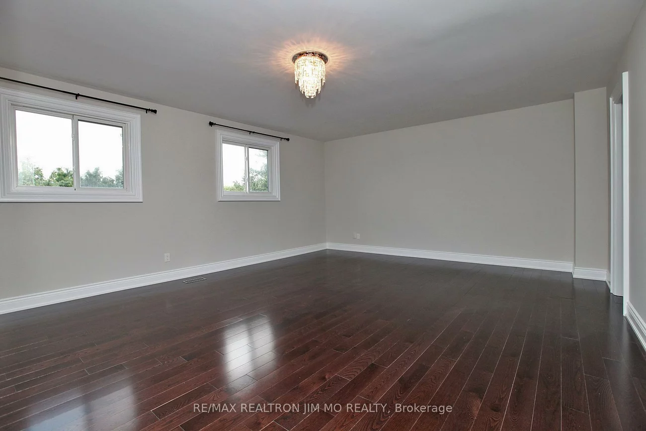 102, Briarwood, Unionville, Markham