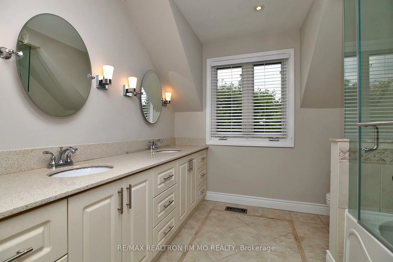 102, Briarwood, Unionville, Markham