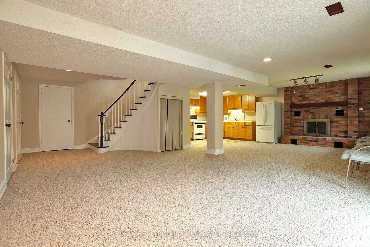 102, Briarwood, Unionville, Markham