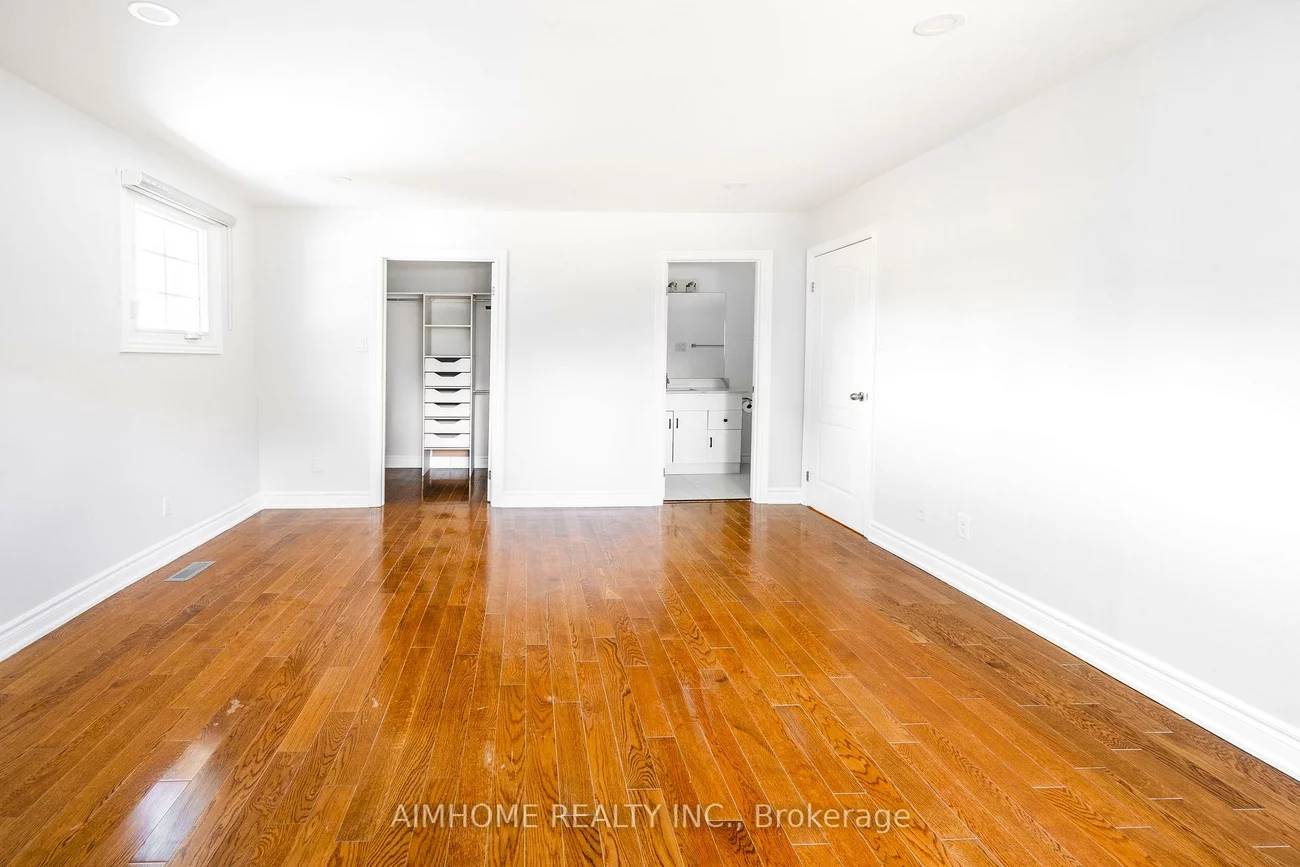 9, Jill, Markham Village, Markham