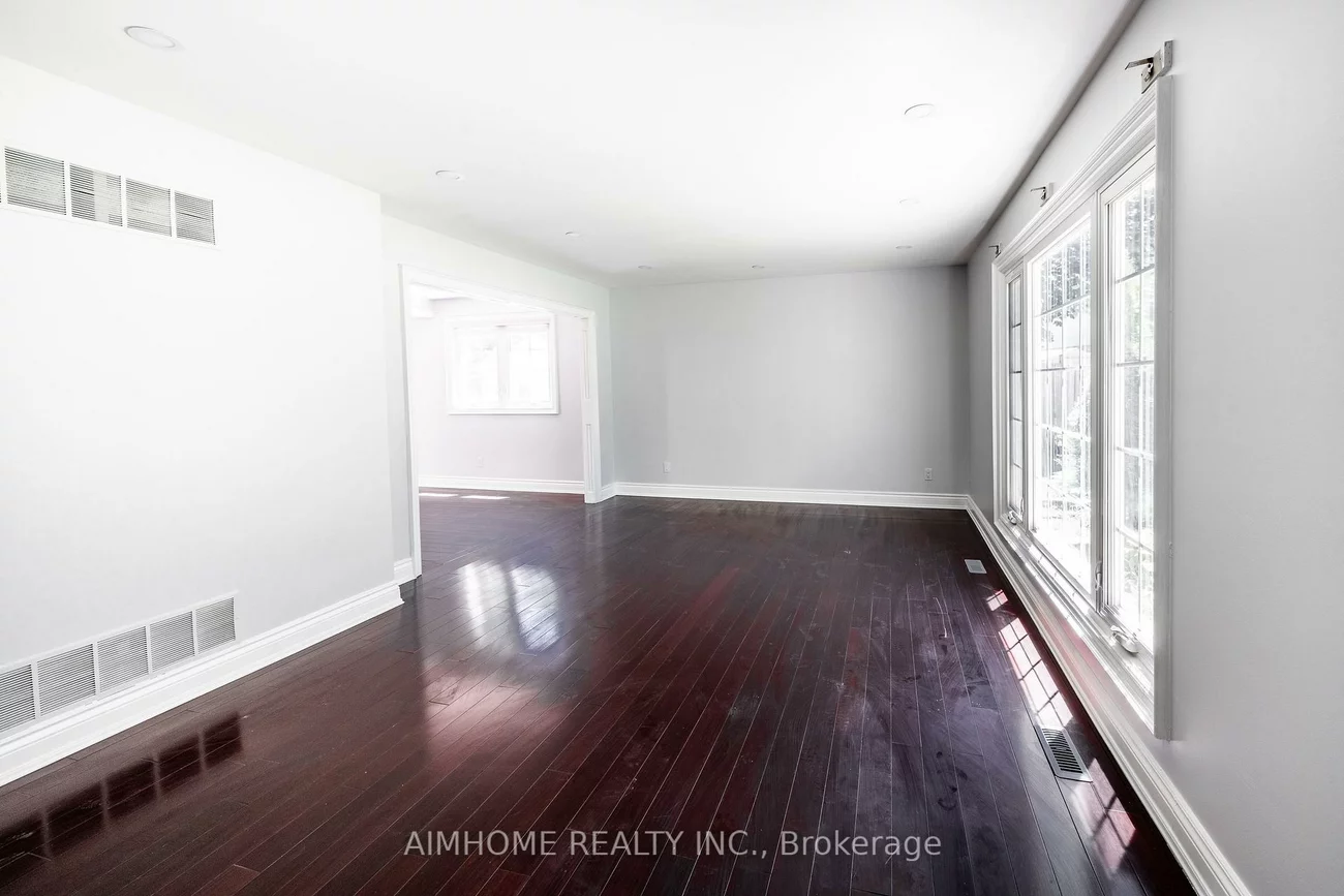 9, Jill, Markham Village, Markham