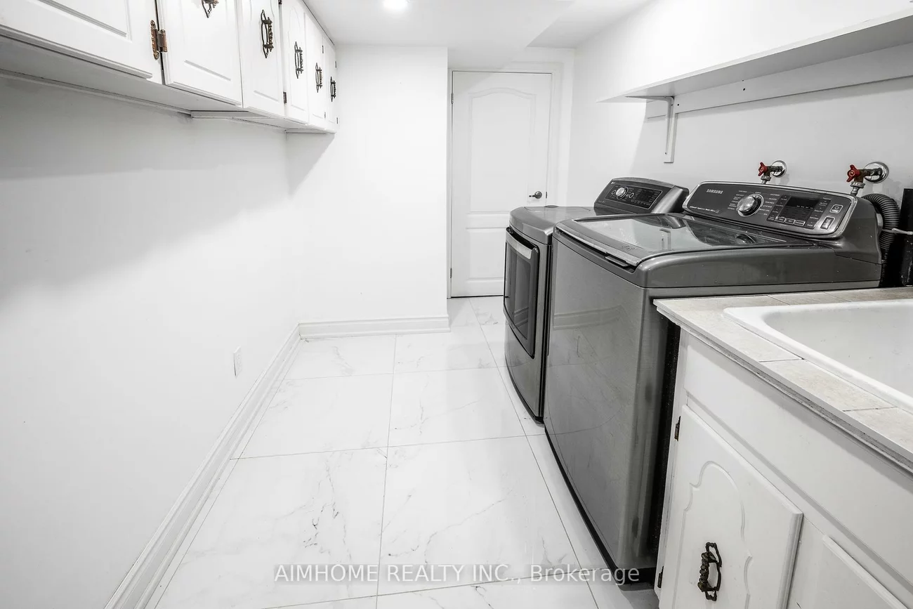 9, Jill, Markham Village, Markham