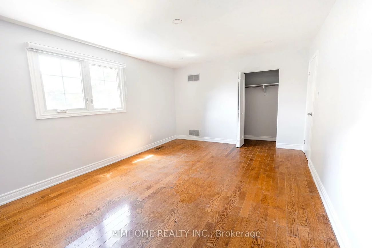 9, Jill, Markham Village, Markham