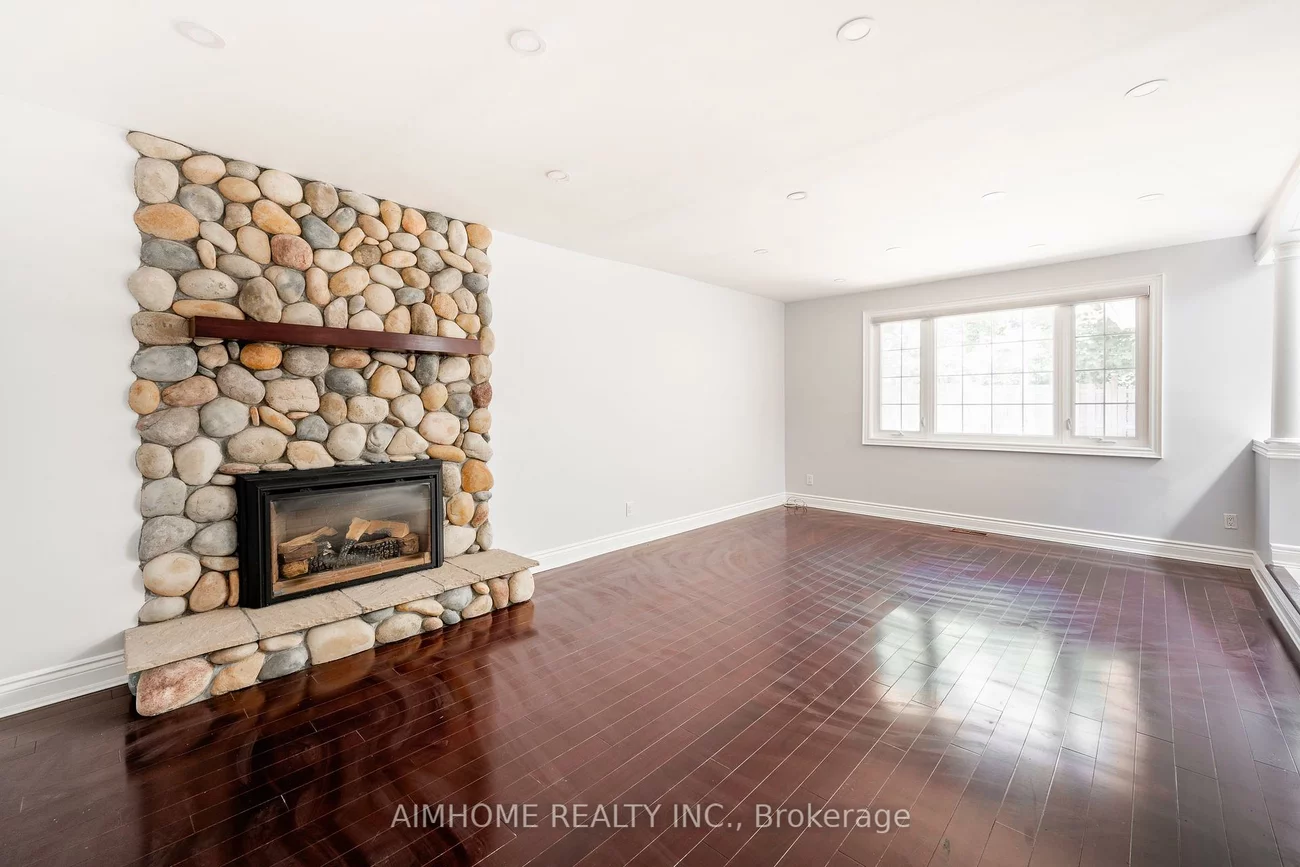 9, Jill, Markham Village, Markham