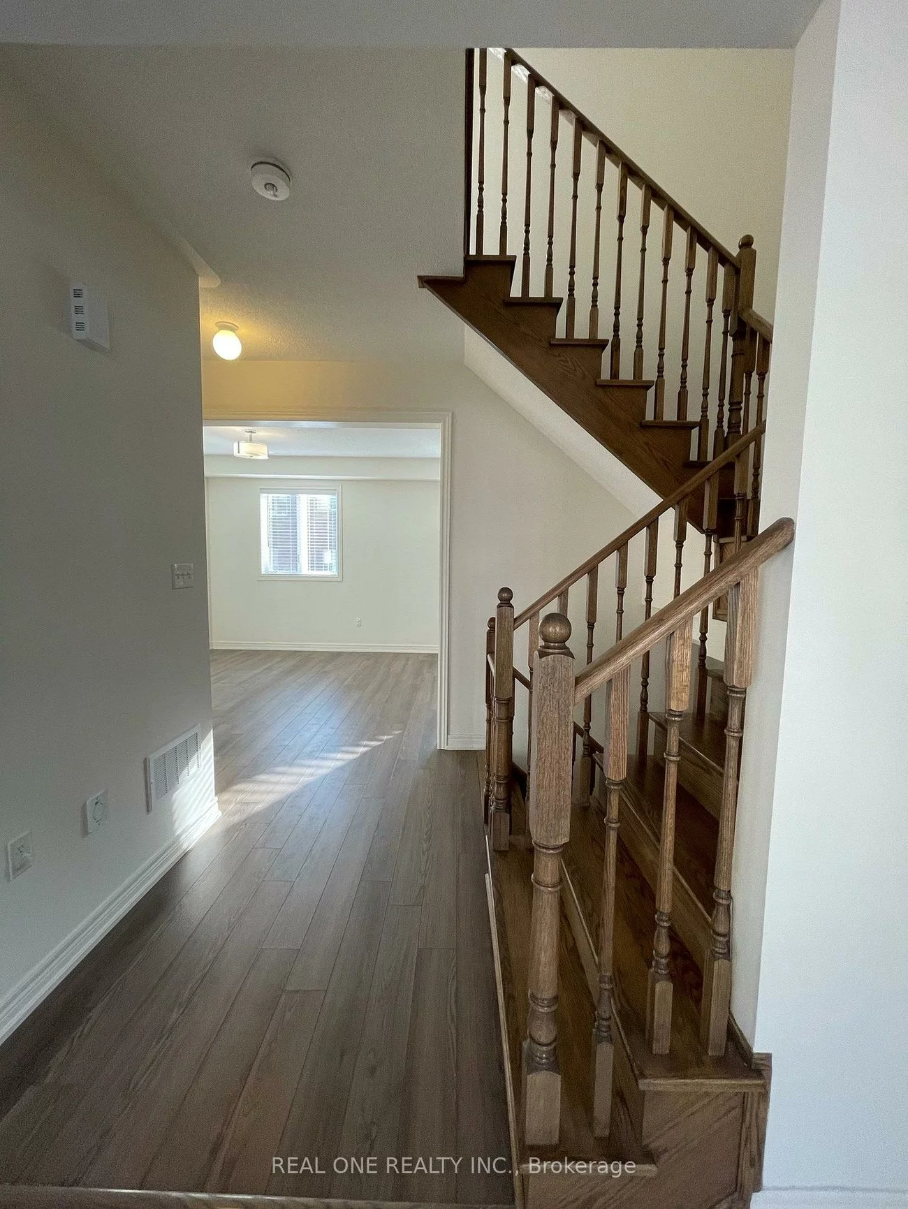 83, Roy Grove, Greensborough, Markham