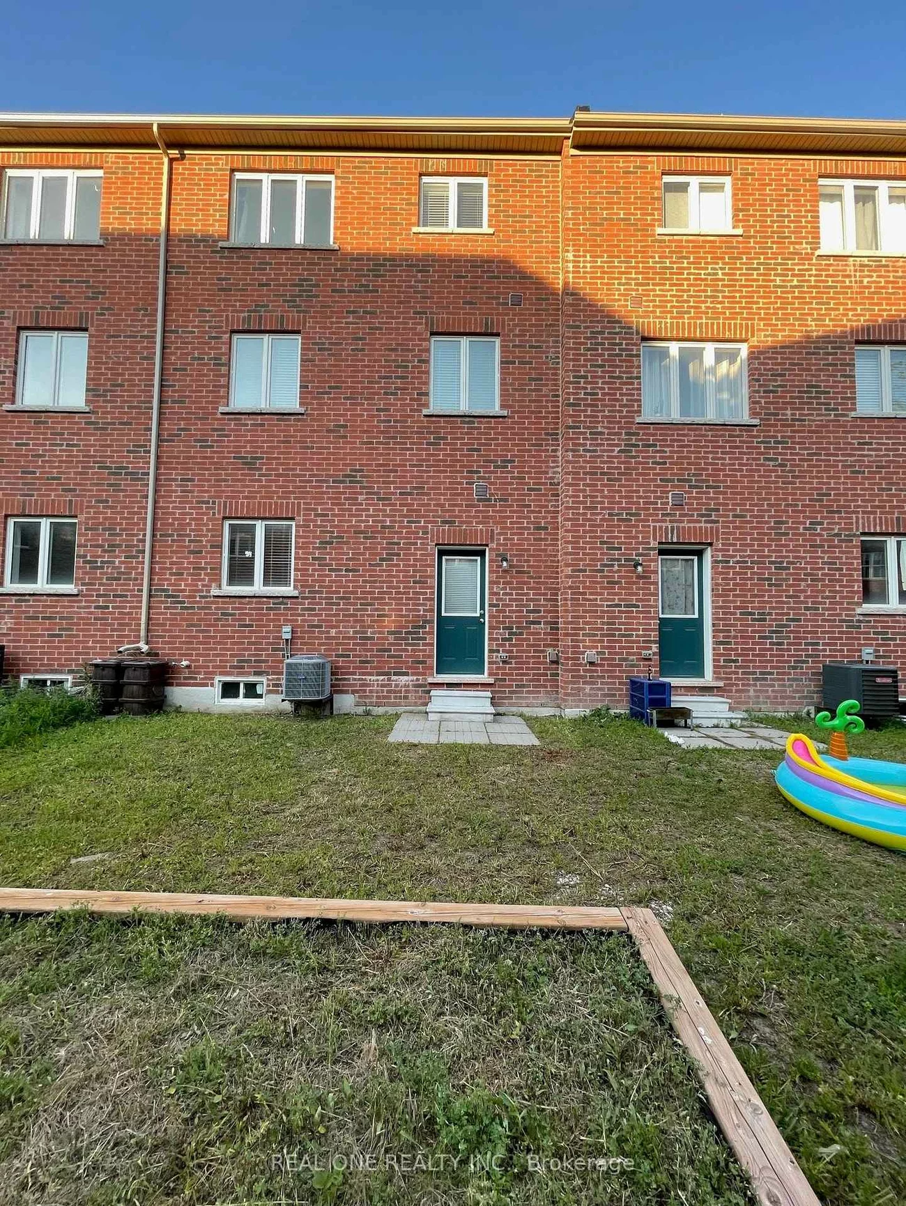 83, Roy Grove, Greensborough, Markham