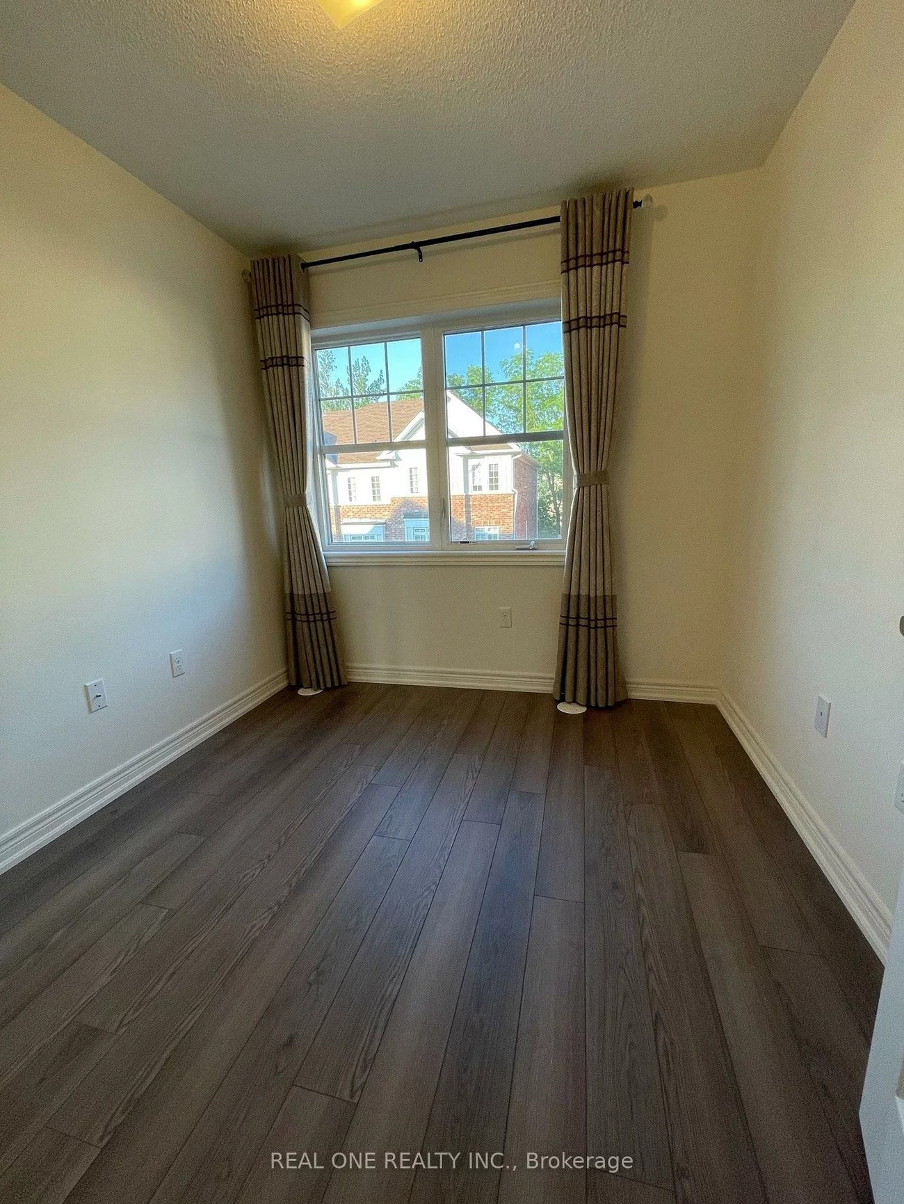 83, Roy Grove, Greensborough, Markham