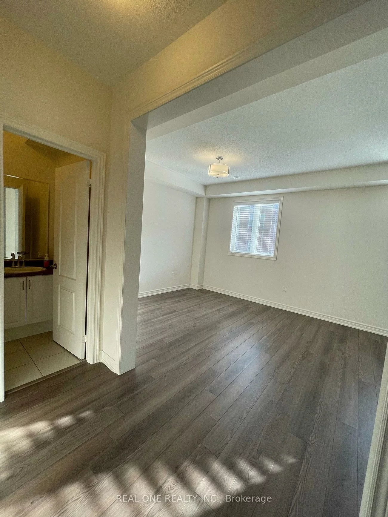 83, Roy Grove, Greensborough, Markham