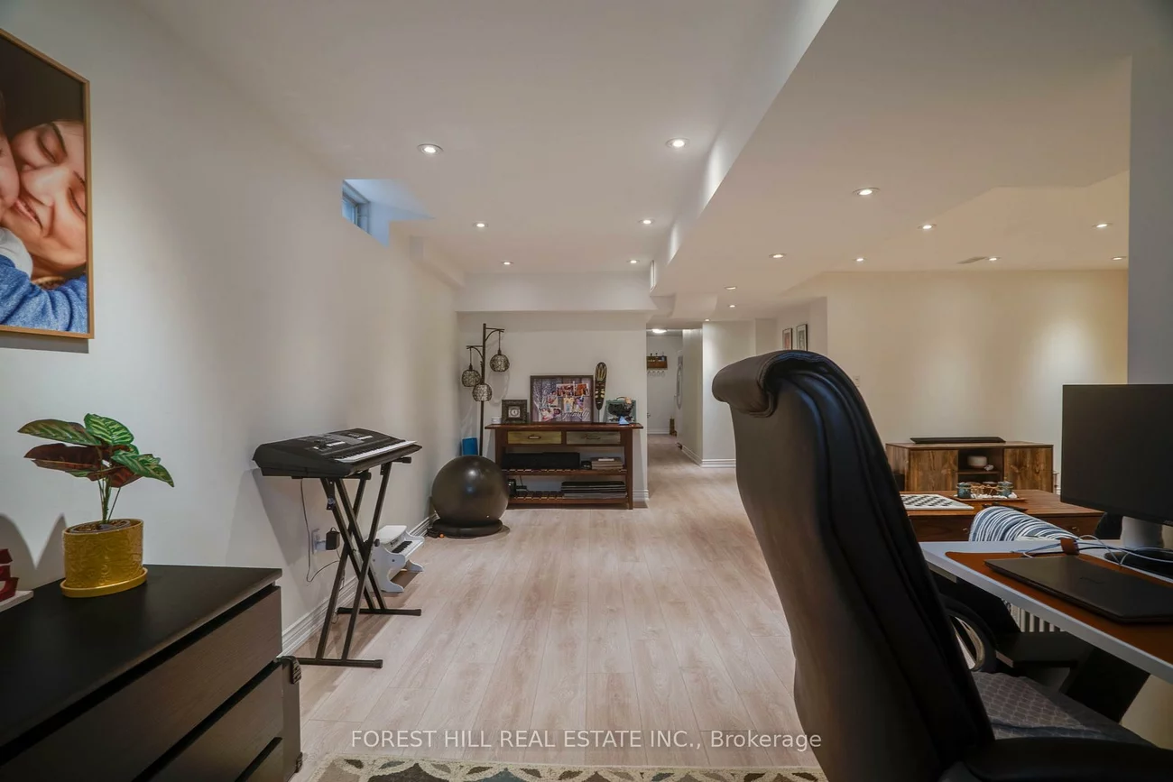 45, Royal Crown, Greensborough, Markham