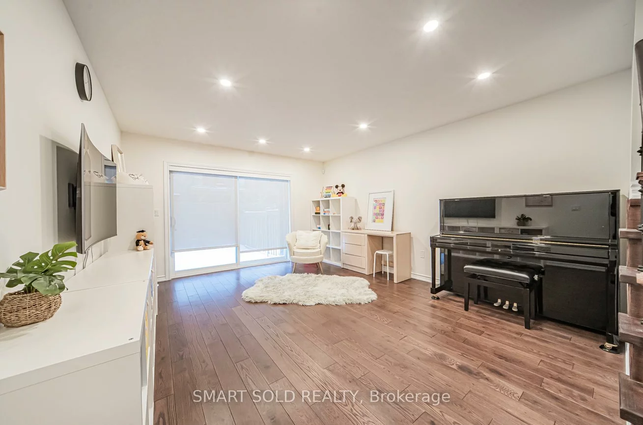 12, Fraleigh, Victoria Square, Markham