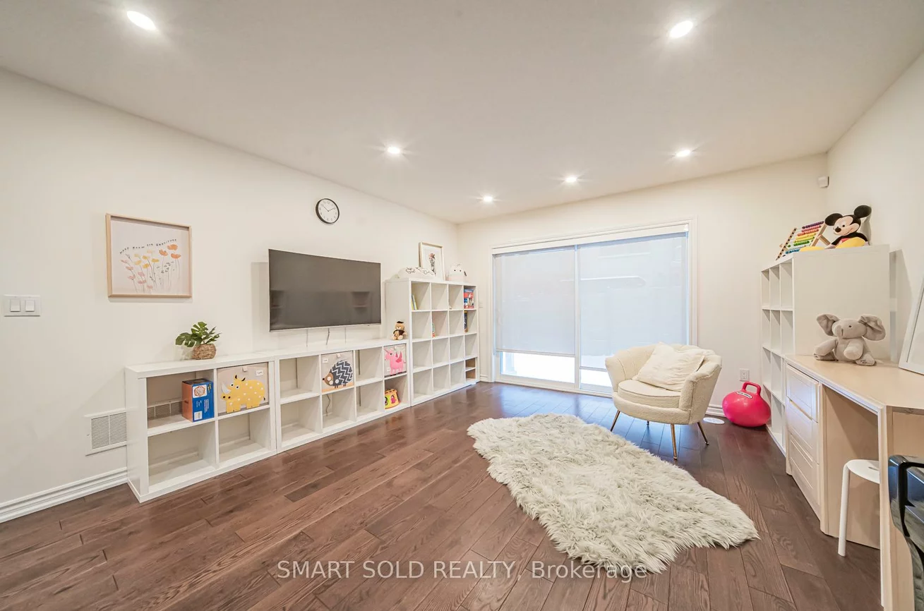 12, Fraleigh, Victoria Square, Markham