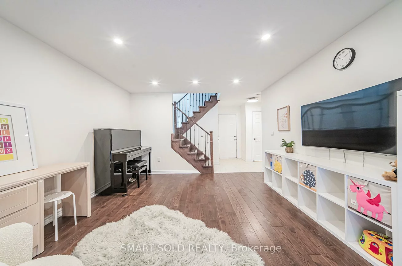 12, Fraleigh, Victoria Square, Markham