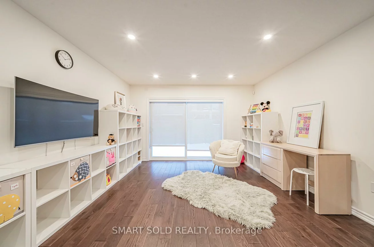 12, Fraleigh, Victoria Square, Markham